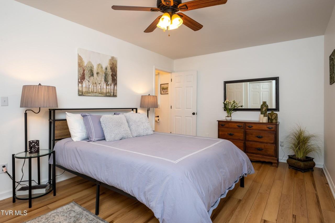 2418 Vines St - Photo 6 of 24