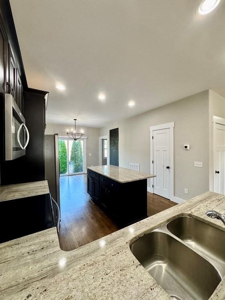 1135 Cross Pointe Dr - Photo 6 of 30