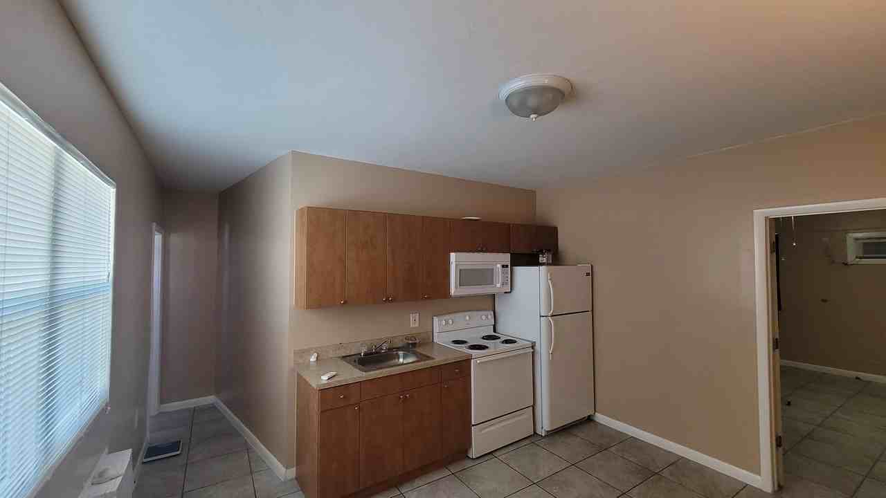 195 Gardenia St #1 - Photo 3 of 9