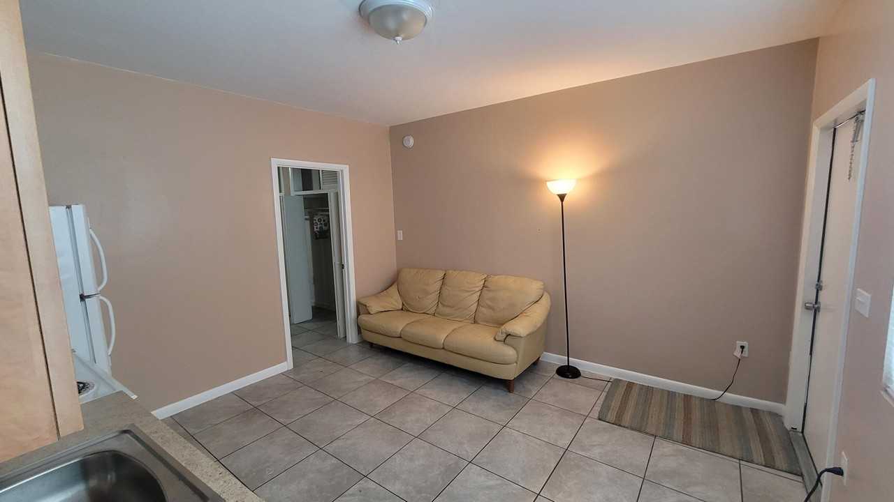 195 Gardenia St #1 - Photo 5 of 9