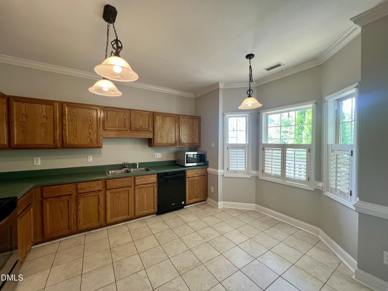 5024 Village Lawn Dr - Photo 6 of 32