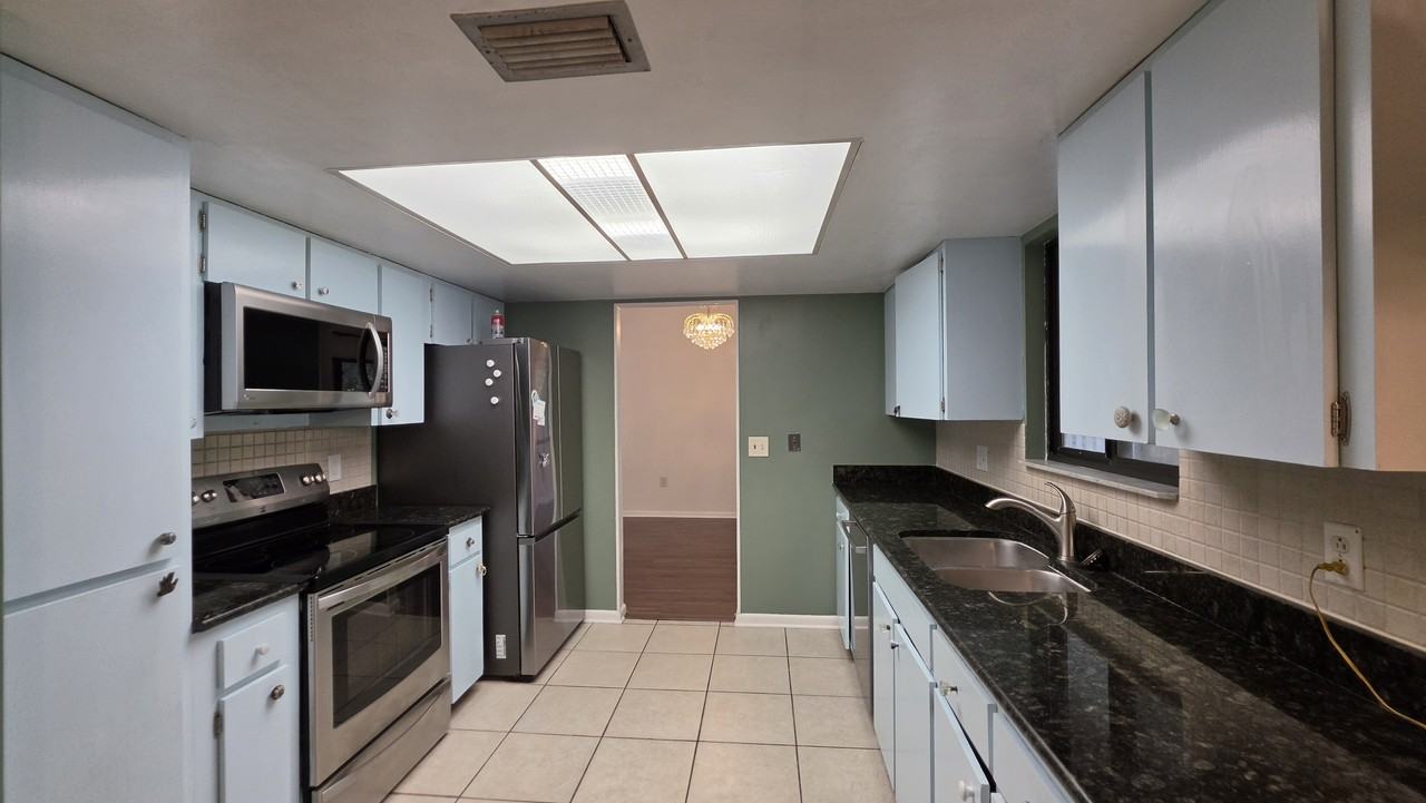 1624 Sw 77th Ter #1 - Photo 4 of 23