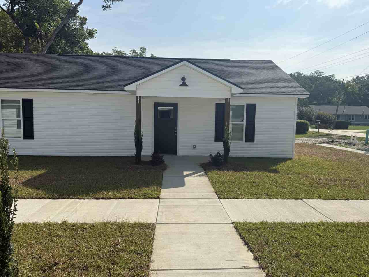 534 Jessamine St #B
