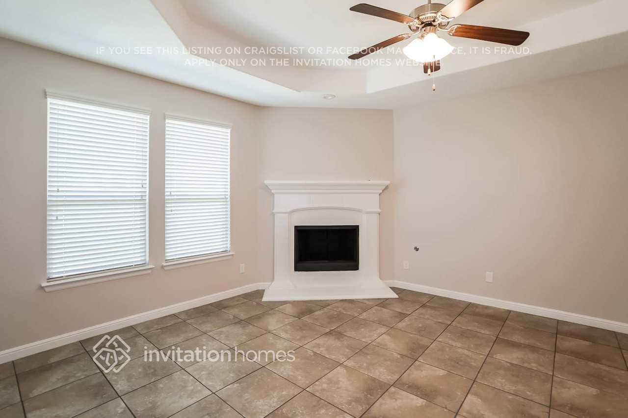 1517 Bunting Dr - Photo 2 of 16