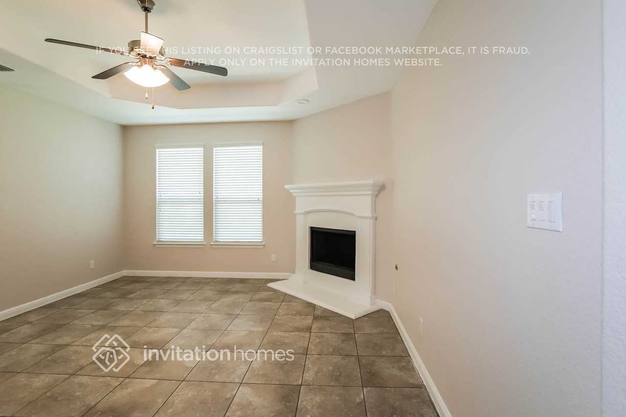 1517 Bunting Dr - Photo 3 of 16