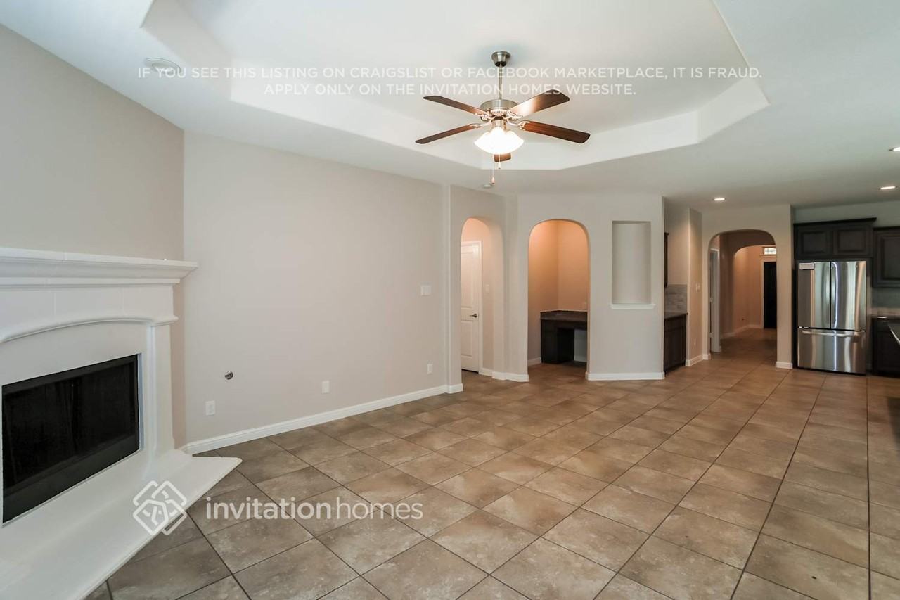 1517 Bunting Dr - Photo 4 of 16