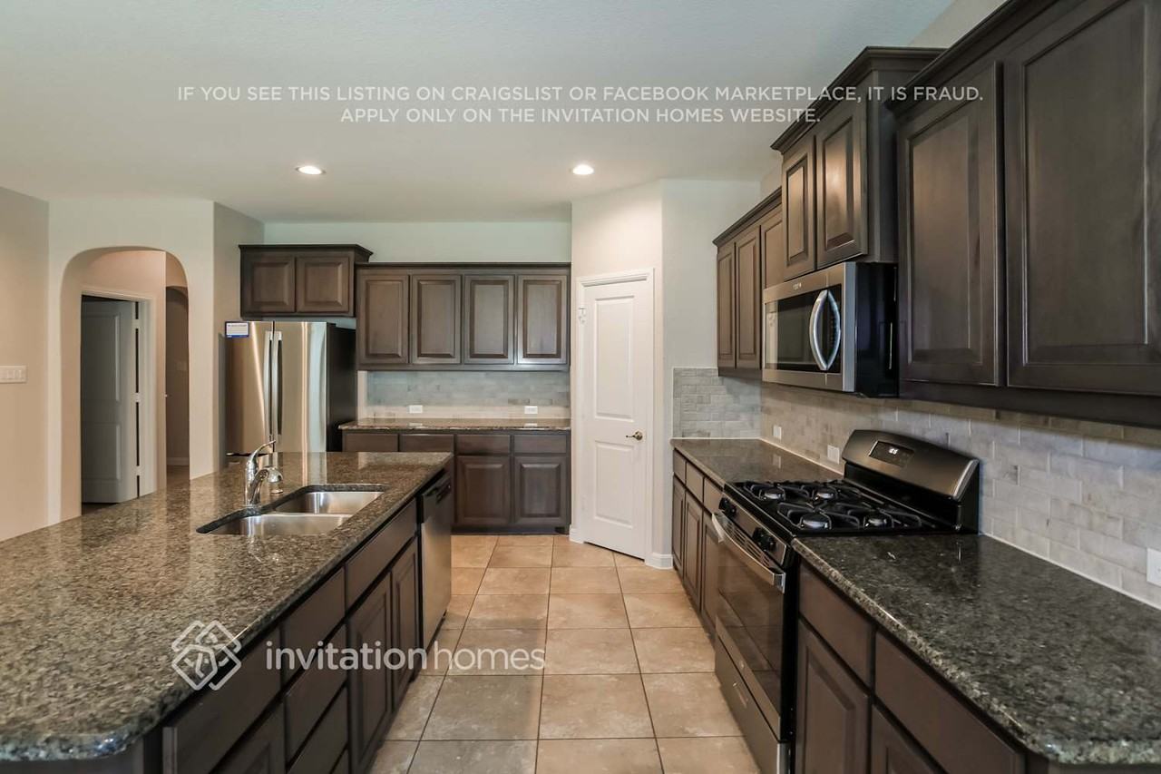 1517 Bunting Dr - Photo 5 of 16