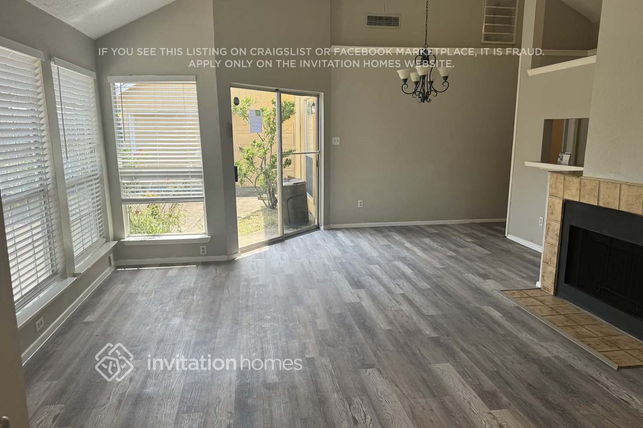 11626 Sagecreek Dr - Photo 3 of 13