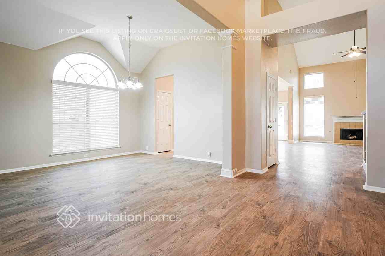 1813 Rim Rock Trl - Photo 5 of 18