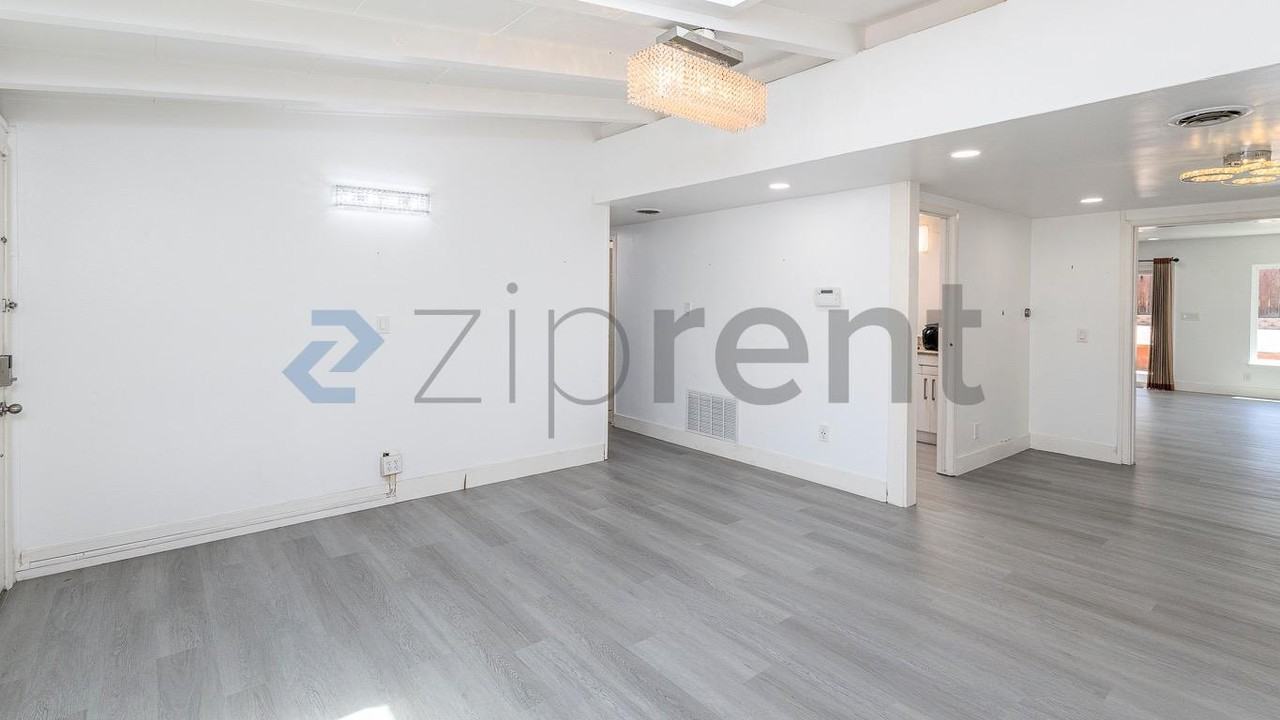 2330 Olive Ave - Photo 5 of 30