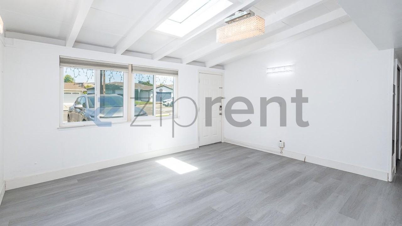 2330 Olive Ave - Photo 6 of 30