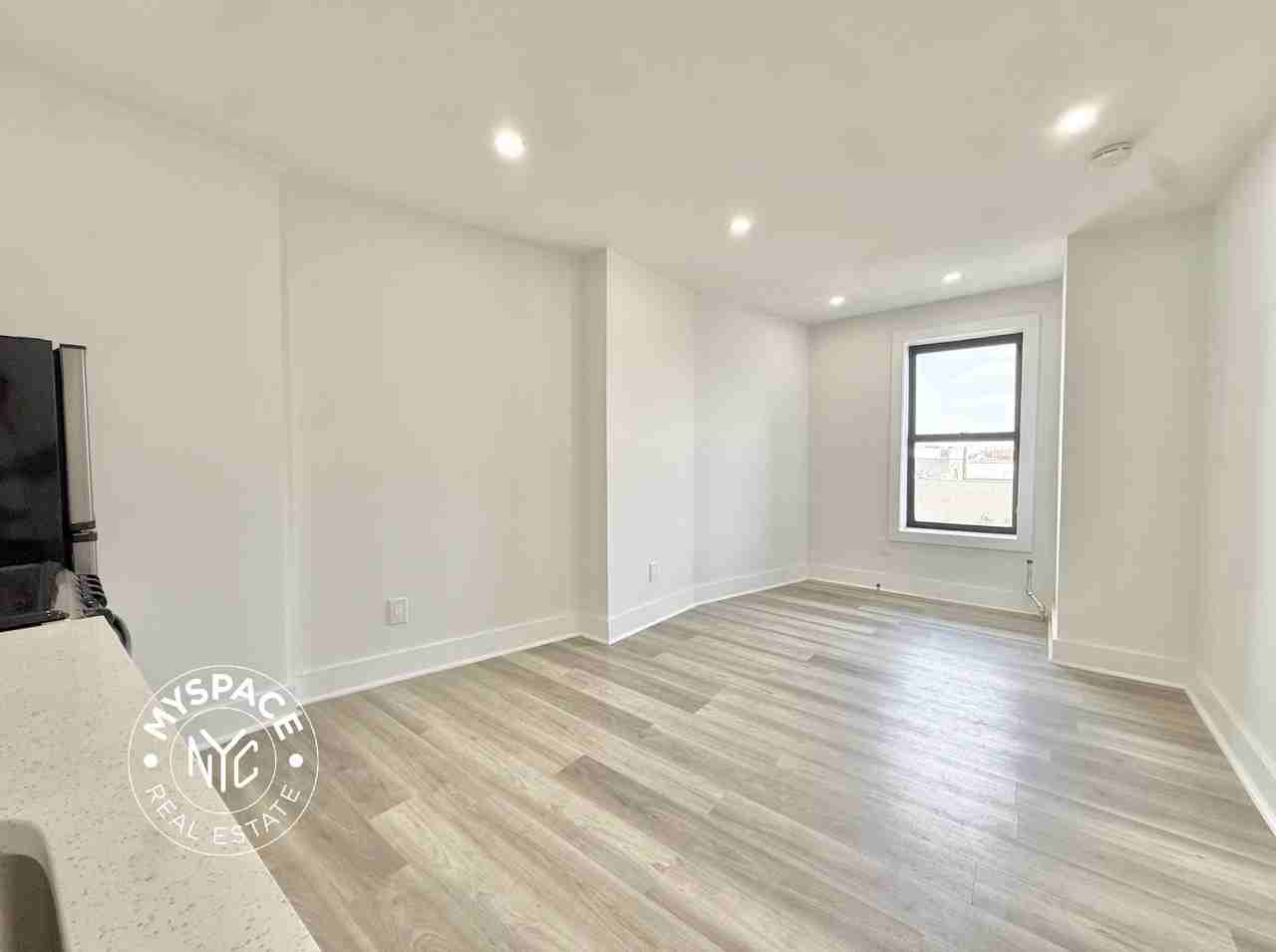 24 Rogers Ave #3a - Photo 3 of 8