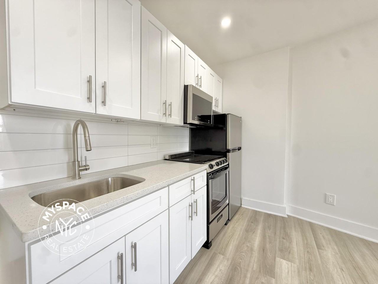 24 Rogers Ave #3a - Photo 4 of 8
