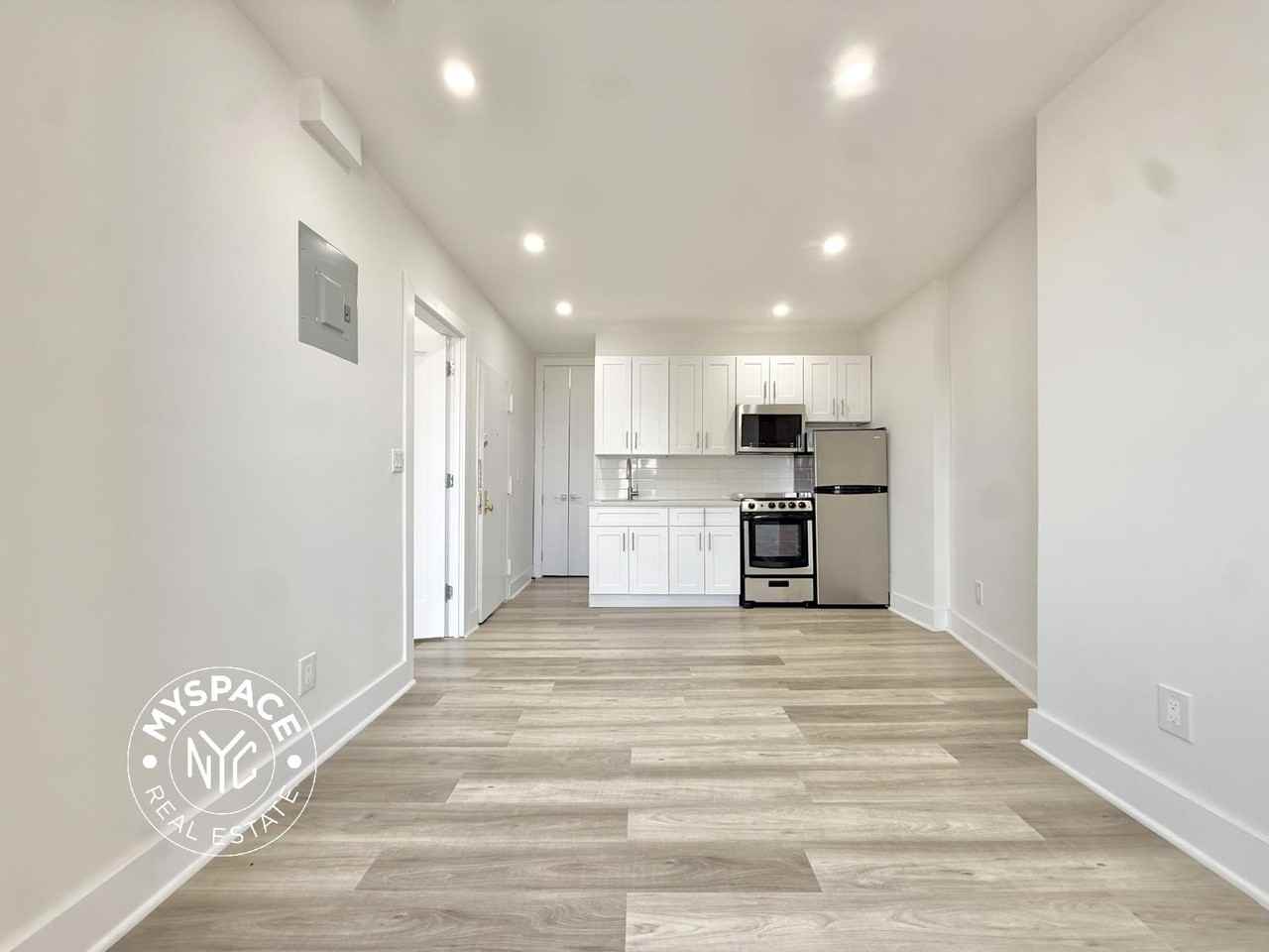 24 Rogers Ave #3a - Photo 5 of 8