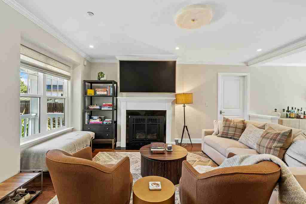 418 North St - Photo 4 of 36