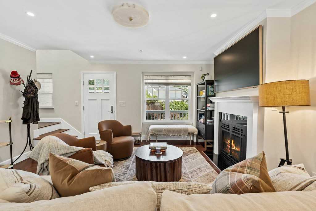 418 North St - Photo 5 of 36