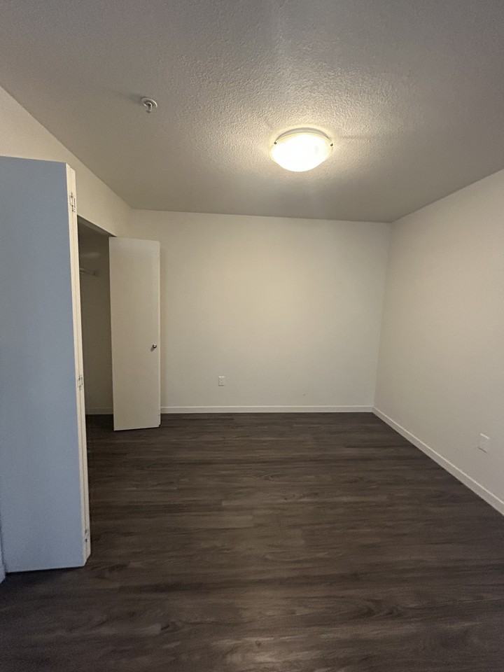181 Skyview Ranch Manor Ne - Photo 3 of 13