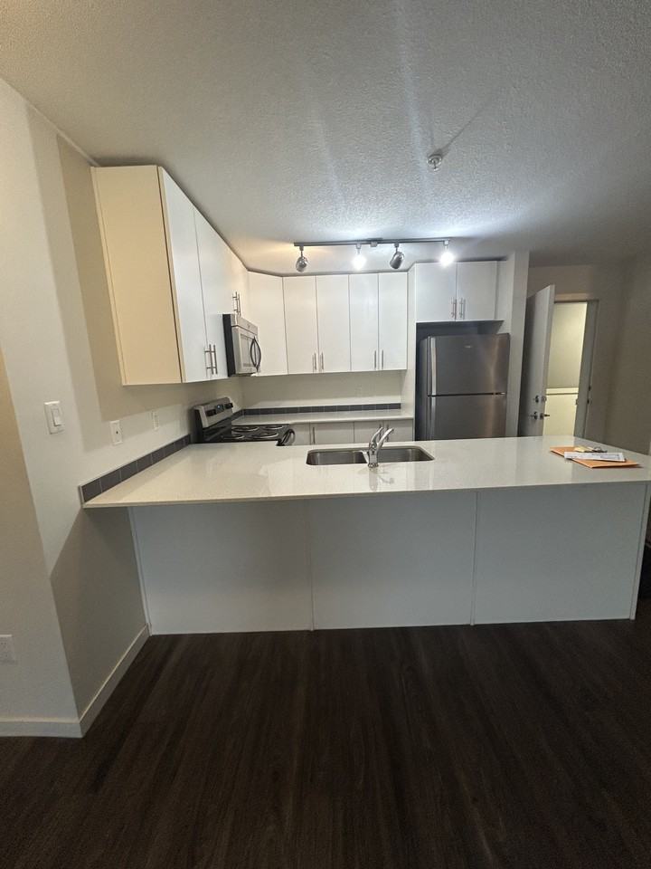 181 Skyview Ranch Manor Ne - Photo 4 of 13