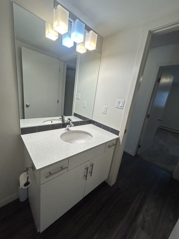 181 Skyview Ranch Manor Ne - Photo 5 of 13