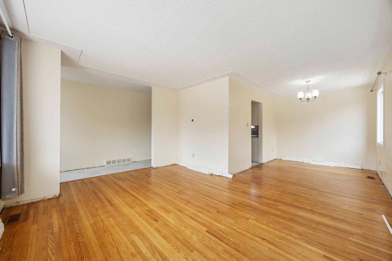 560 Berkshire Rd - Photo 3 of 22