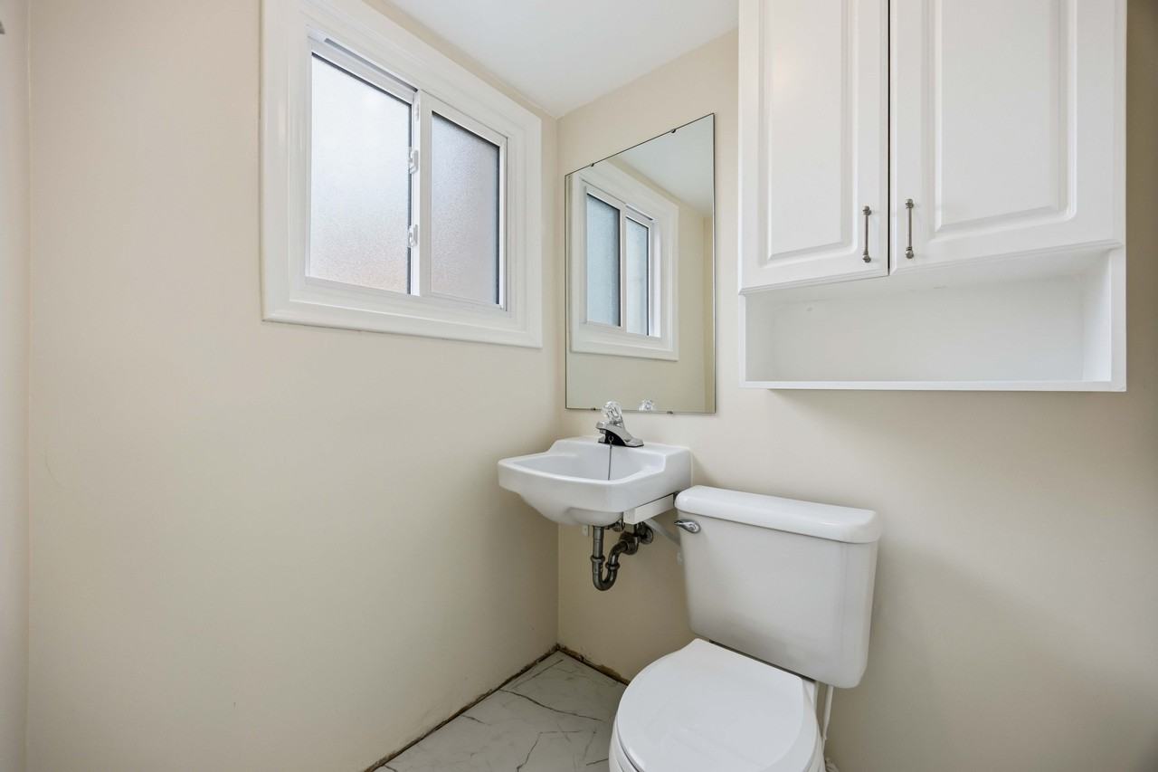 560 Berkshire Rd - Photo 7 of 22