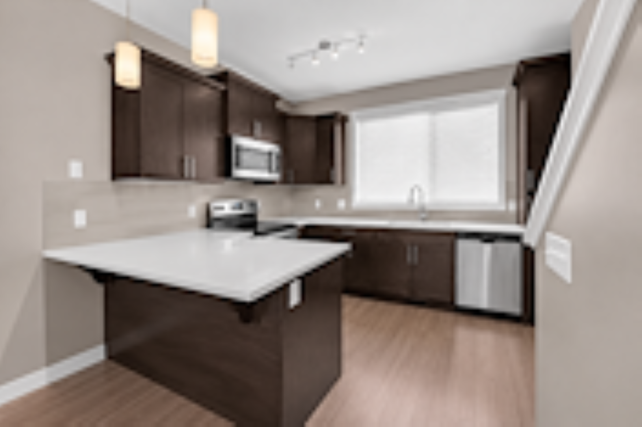 119 Skyview Ranch Manor Ne - Photo 3 of 38