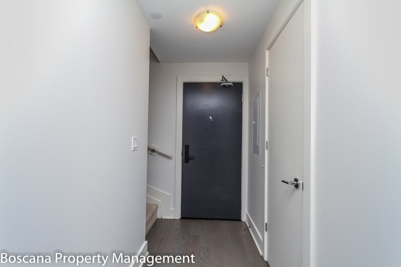 255 Bay St - Photo 6 of 27