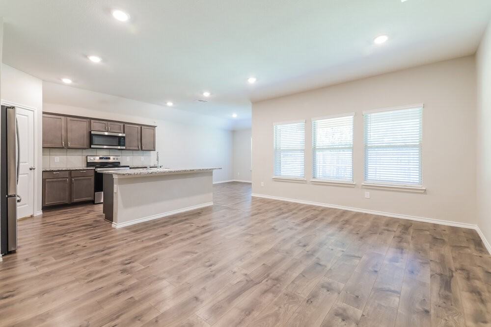 2618 Saldana Dr - Photo 4 of 16