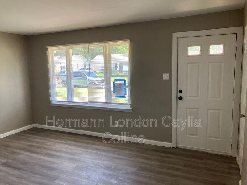 9859 Vickie Pl - Photo 3 of 19