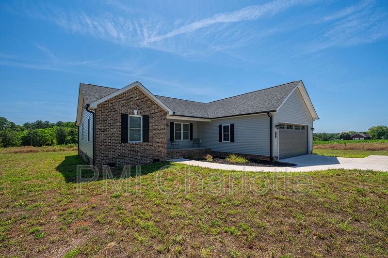2128 Chatfield Rd - Photo 2 of 33