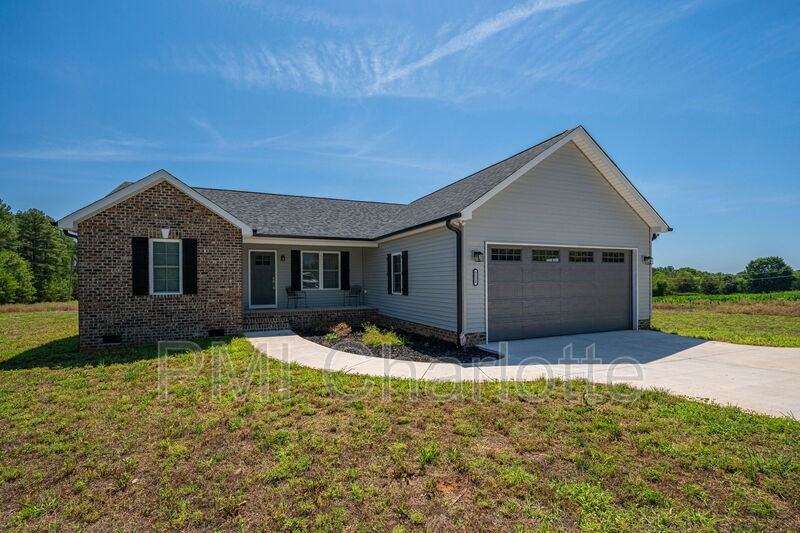 2128 Chatfield Rd - Photo 4 of 33