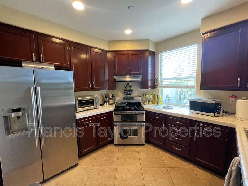 176 Aurora Ave - Photo 3 of 19