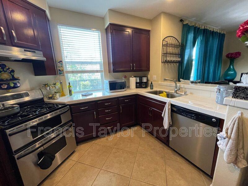 176 Aurora Ave - Photo 5 of 19