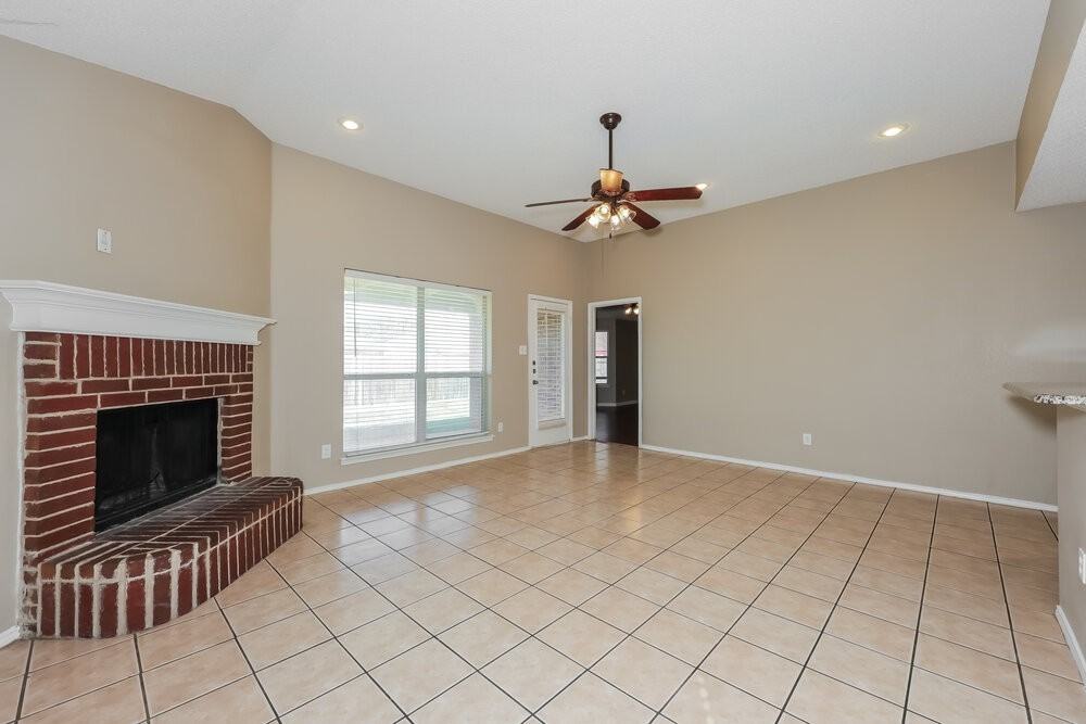 528 Cambridge Dr - Photo 3 of 16