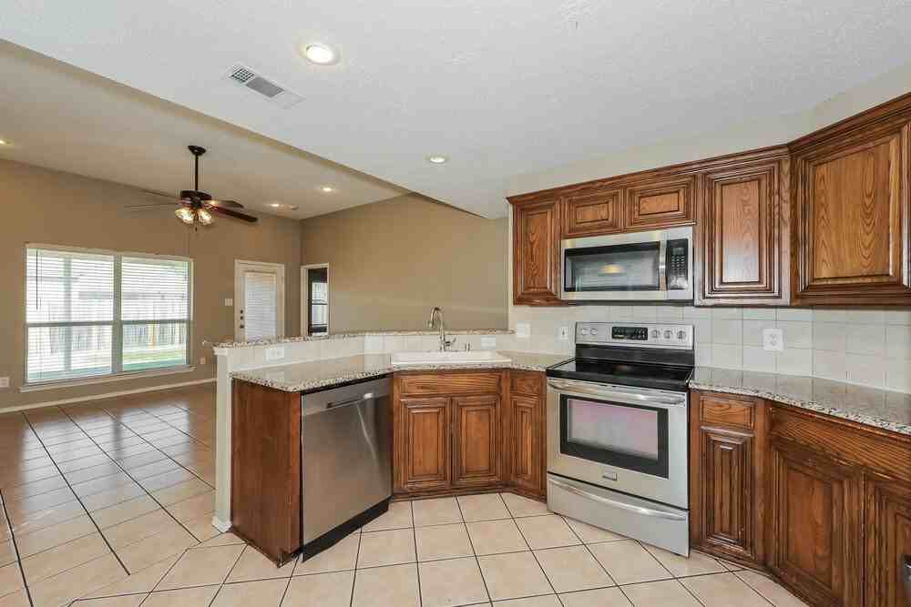 528 Cambridge Dr - Photo 7 of 16