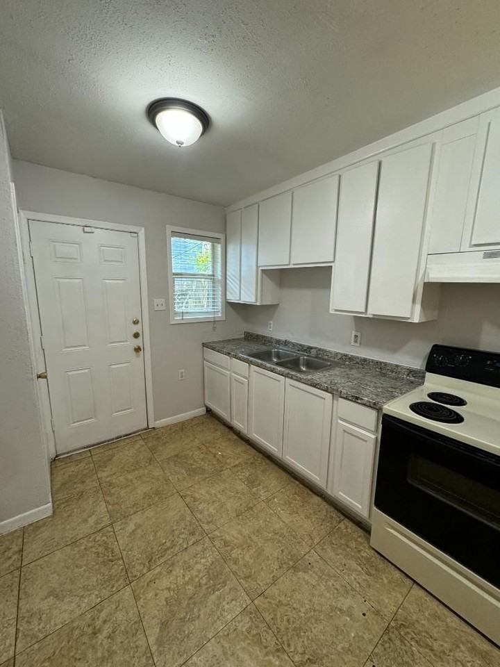 5014 Carmen St - Photo 3 of 10