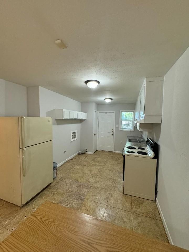 5014 Carmen St - Photo 5 of 10