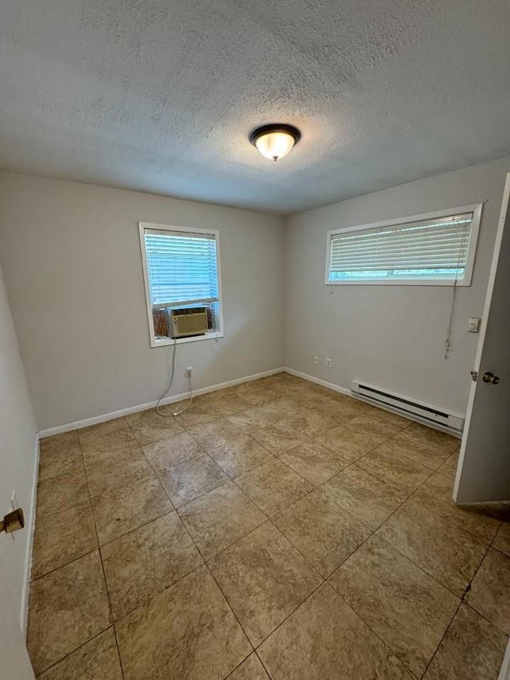5014 Carmen St - Photo 6 of 10