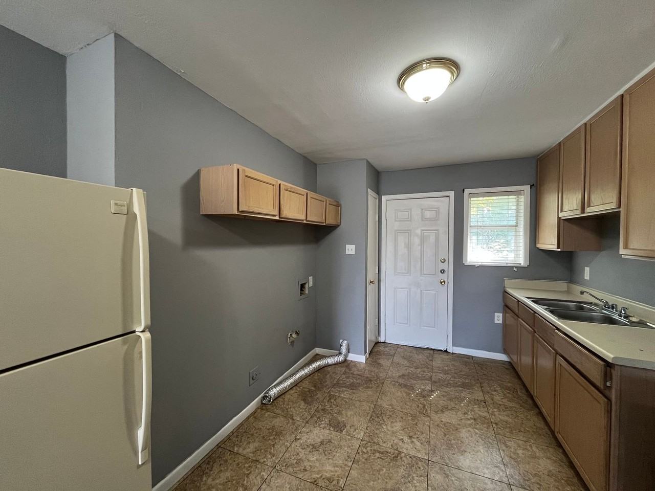 5016 Carmen St - Photo 6 of 9