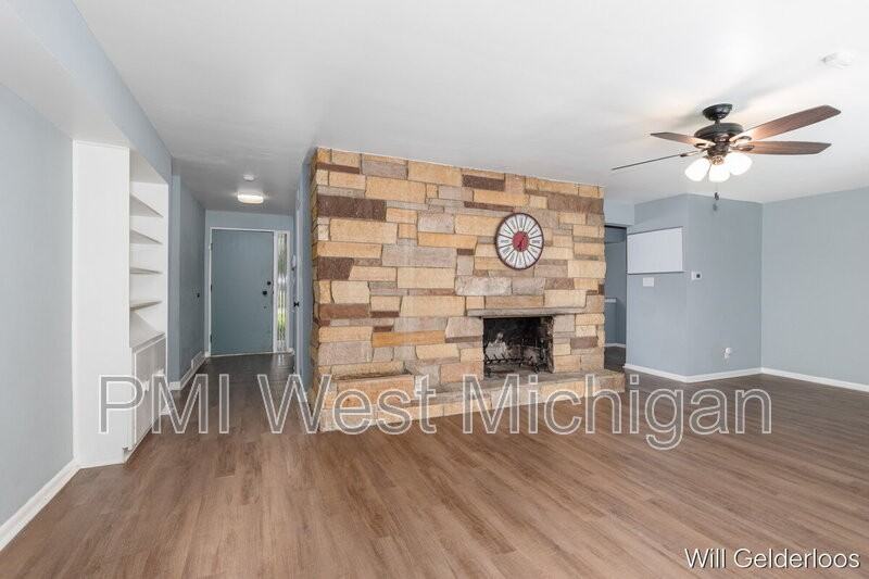 1938 Woodlawn Ave Se - Photo 3 of 20