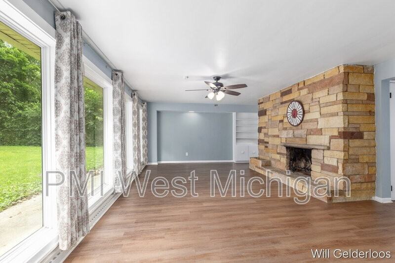 1938 Woodlawn Ave Se - Photo 4 of 20