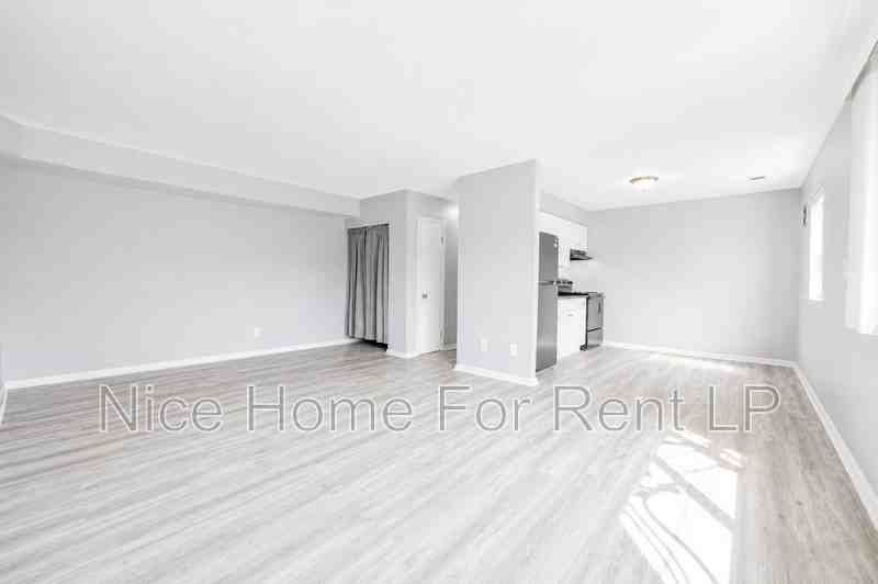 2602 N Jefferson St #B29 - Photo 2 of 9