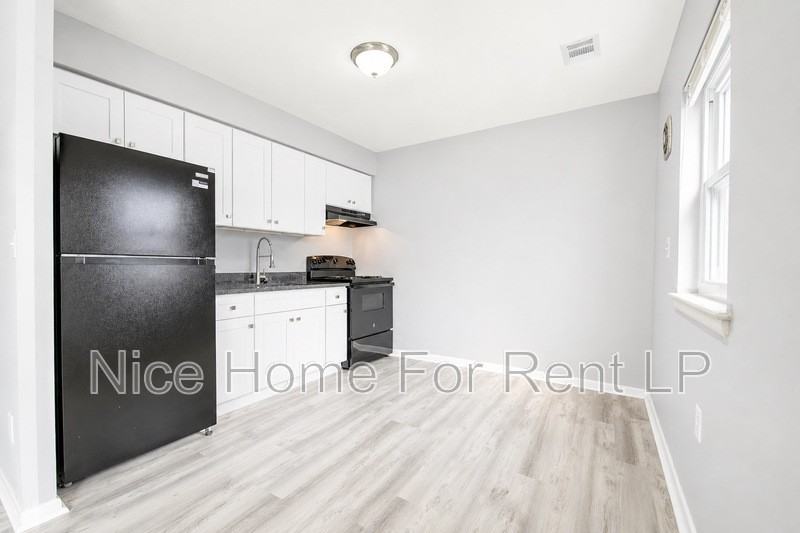 2602 N Jefferson St #B29 - Photo 3 of 9