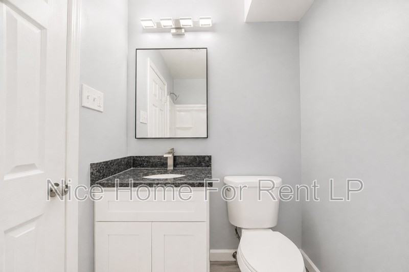 2602 N Jefferson St #B29 - Photo 6 of 9
