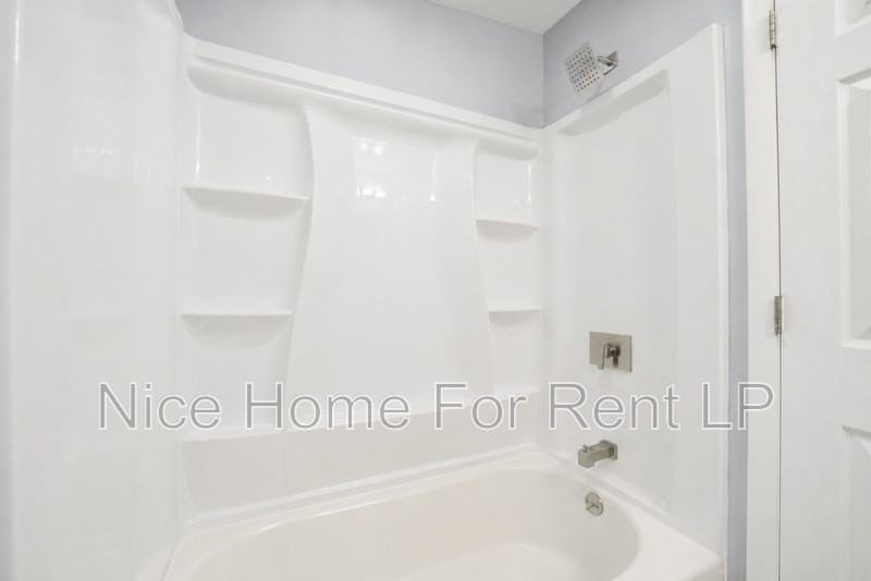 2602 N Jefferson St #B29 - Photo 7 of 9