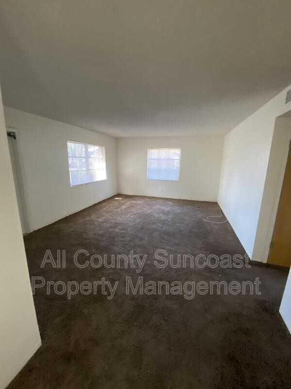 935 34th Ave N - Photo 7 of 10