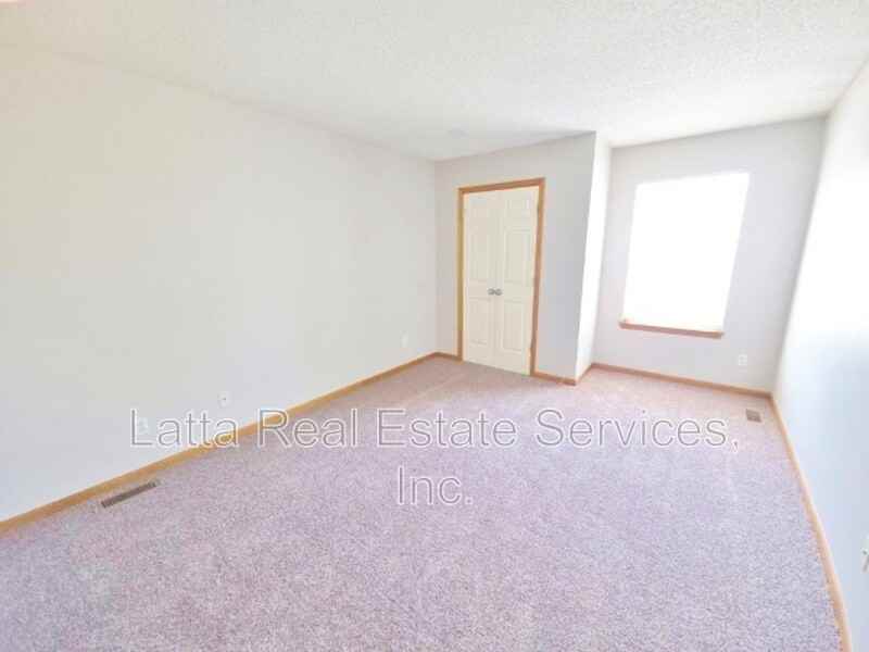 1834 Kingbird Ln - Photo 6 of 13