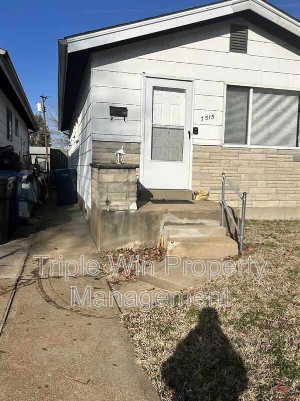 7515 Alaska Ave - Photo 3 of 45