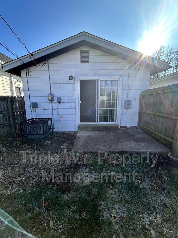 7515 Alaska Ave - Photo 4 of 45