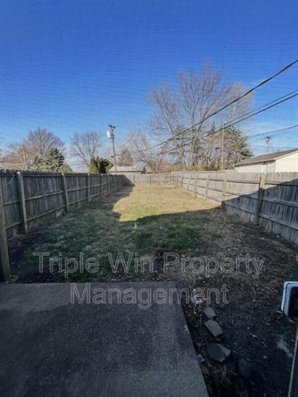 7515 Alaska Ave - Photo 7 of 45